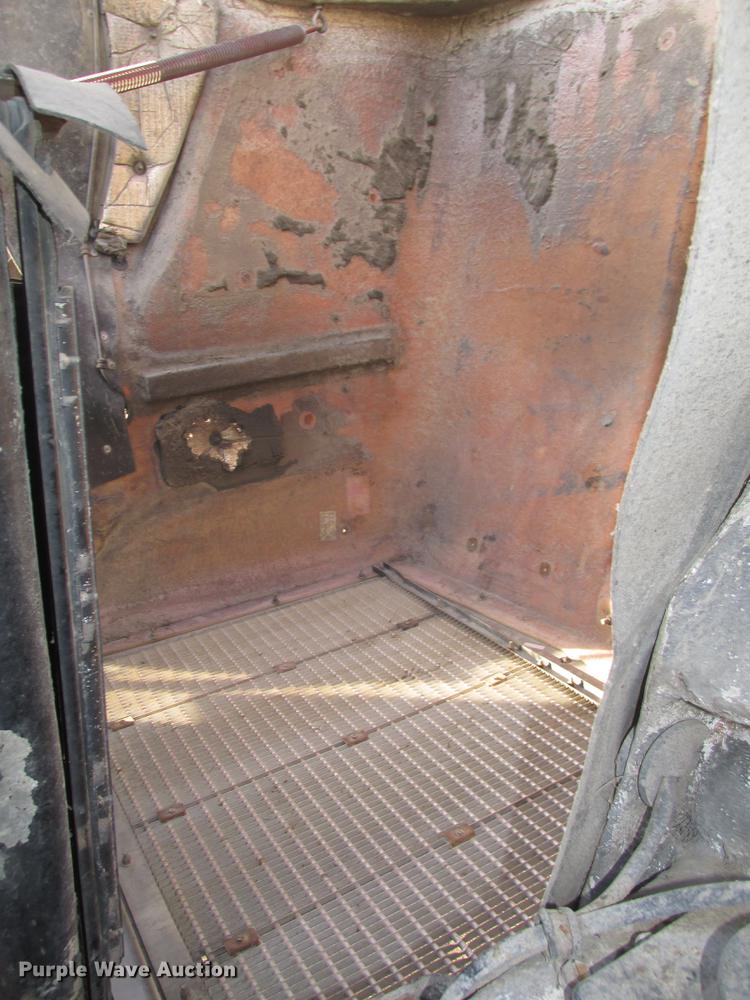 image for item DD2914 1999 Kenworth T800B semi truck