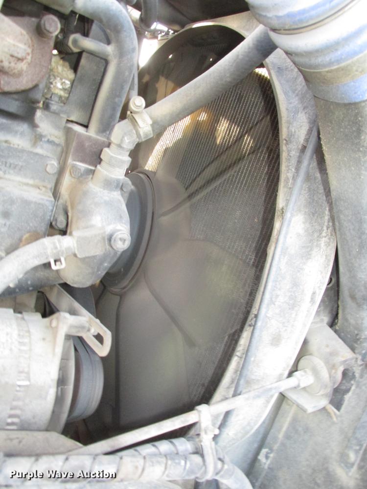 image for item DD2914 1999 Kenworth T800B semi truck