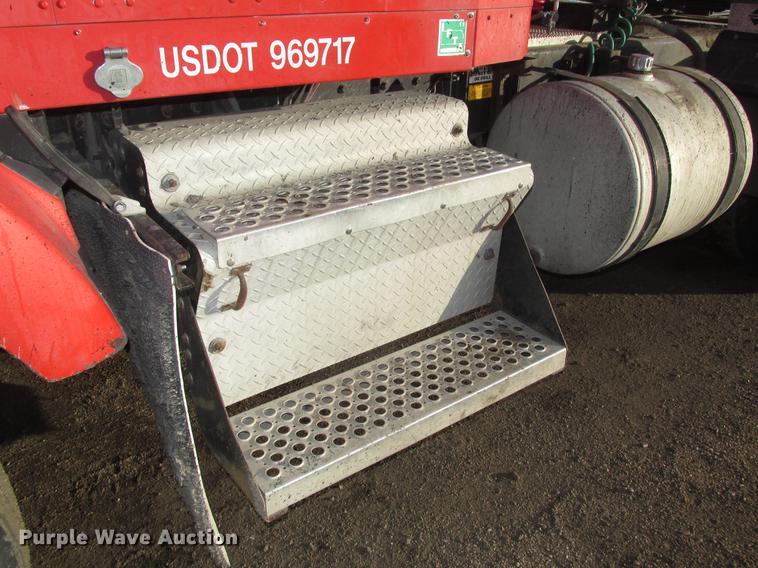 image for item DD2914 1999 Kenworth T800B semi truck