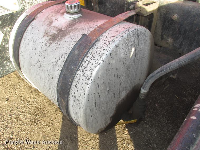 image for item DD2914 1999 Kenworth T800B semi truck