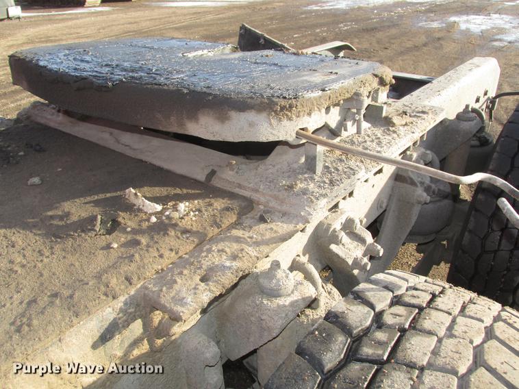 image for item DD2914 1999 Kenworth T800B semi truck