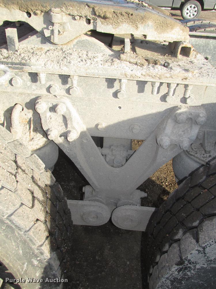 image for item DD2914 1999 Kenworth T800B semi truck