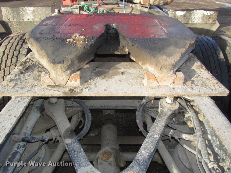 image for item DD2914 1999 Kenworth T800B semi truck