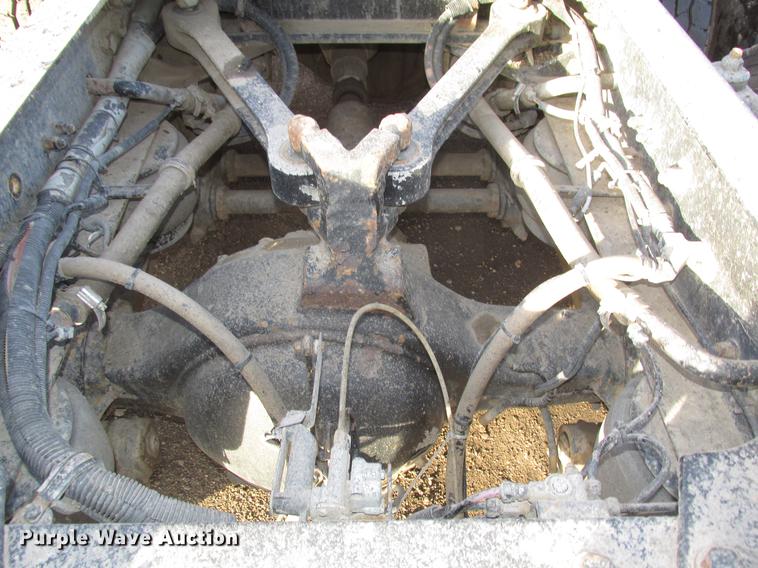 image for item DD2914 1999 Kenworth T800B semi truck