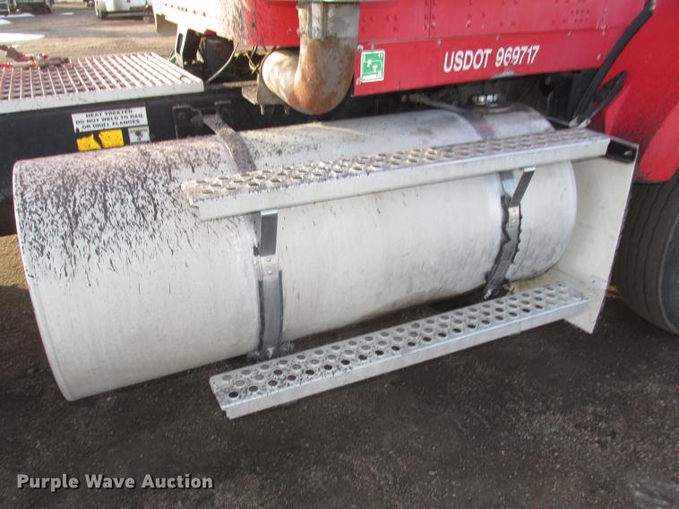 image for item DD2914 1999 Kenworth T800B semi truck