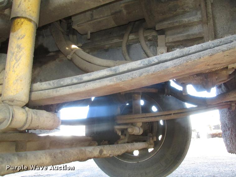 image for item DD2914 1999 Kenworth T800B semi truck