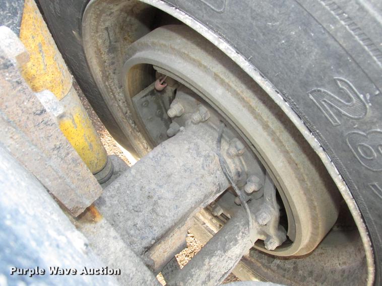 image for item DD2914 1999 Kenworth T800B semi truck