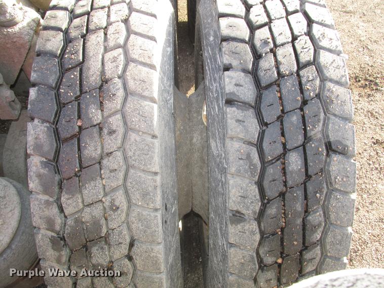 image for item DD2914 1999 Kenworth T800B semi truck