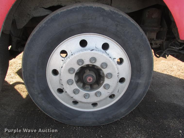 image for item DD2914 1999 Kenworth T800B semi truck