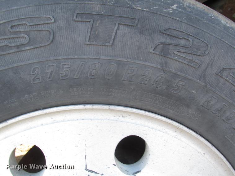 image for item DD2914 1999 Kenworth T800B semi truck