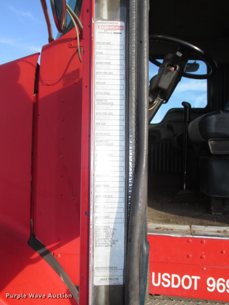 image for item DD2914 1999 Kenworth T800B semi truck