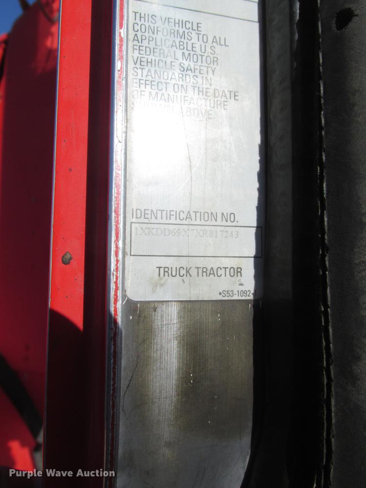 image for item DD2914 1999 Kenworth T800B semi truck