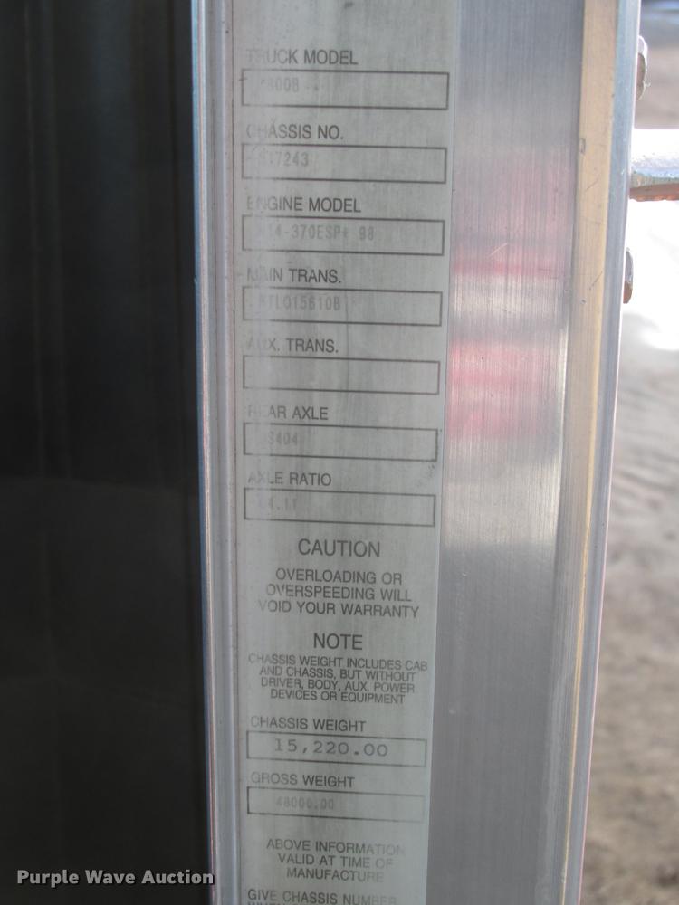 image for item DD2914 1999 Kenworth T800B semi truck