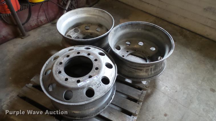 image for item DT9461 (3) 22.5" aluminum pilot hub wheels