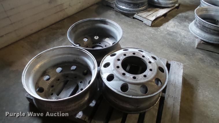 image for item DT9461 (3) 22.5" aluminum pilot hub wheels