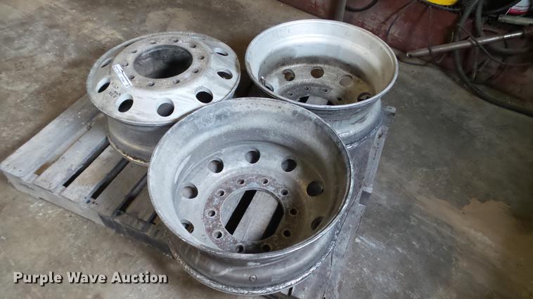 image for item DT9461 (3) 22.5" aluminum pilot hub wheels