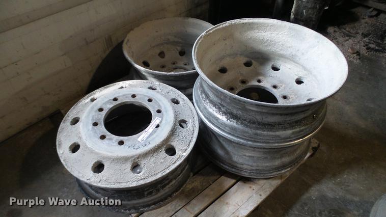 image for item DT9462 (4) 24.5" aluminum pilot hub wheels