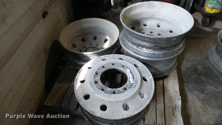 image for item DT9462 (4) 24.5" aluminum pilot hub wheels