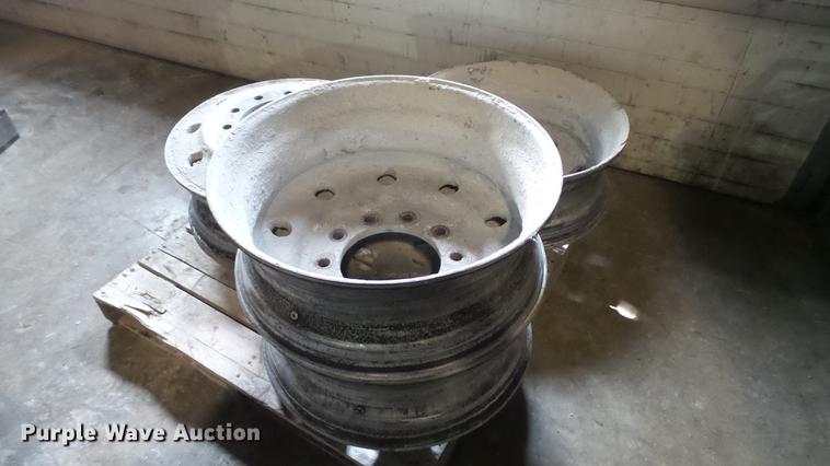 image for item DT9462 (4) 24.5" aluminum pilot hub wheels