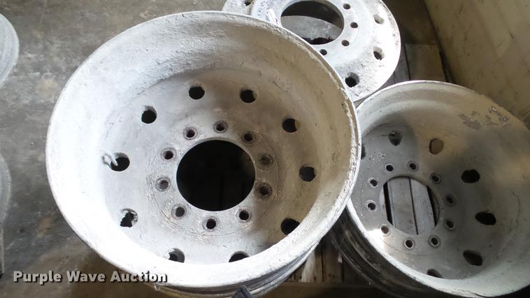 image for item DT9462 (4) 24.5" aluminum pilot hub wheels