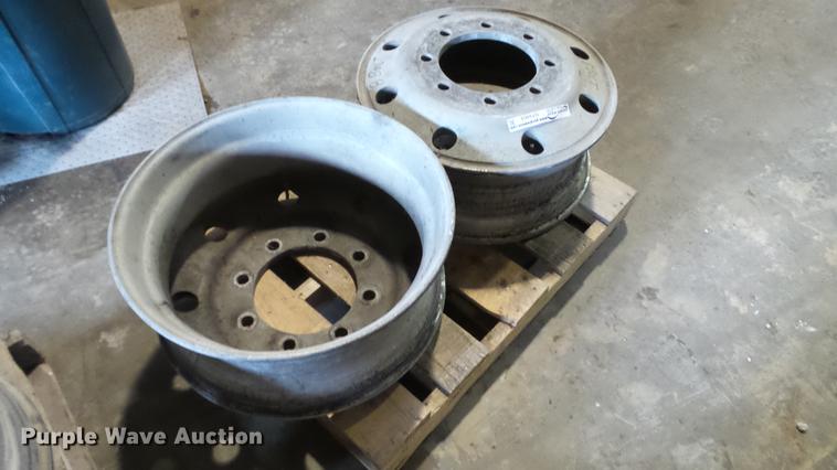 image for item DT9464 (2) 22.5" aluminum eight bolt wheels