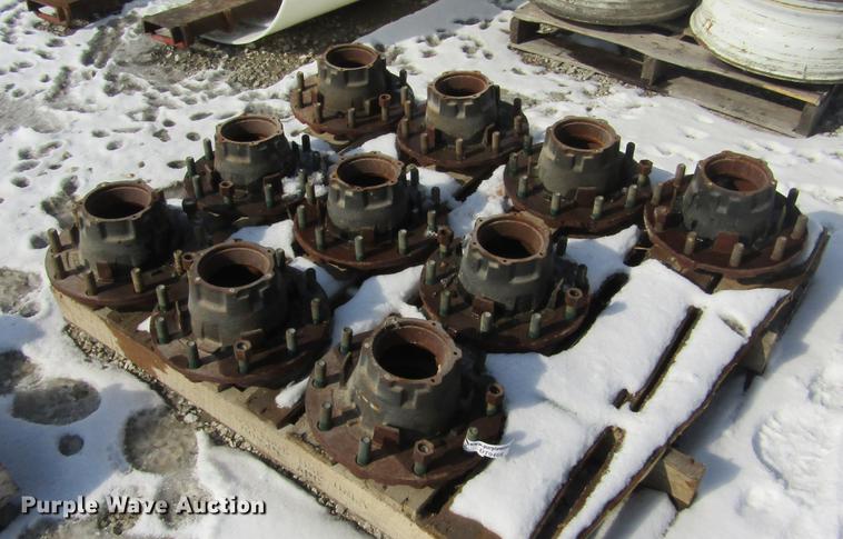 image for item DT9466 (10) Webb 2023 trailer axle hubs