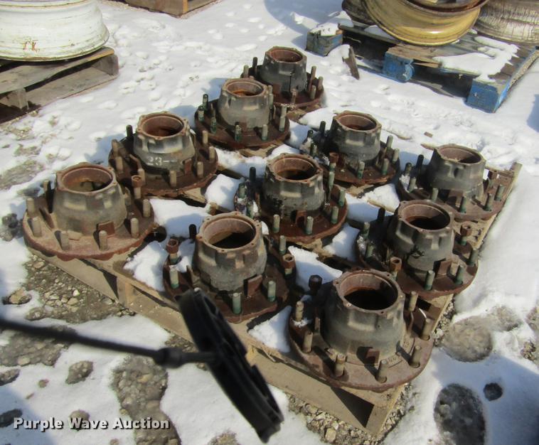 image for item DT9466 (10) Webb 2023 trailer axle hubs