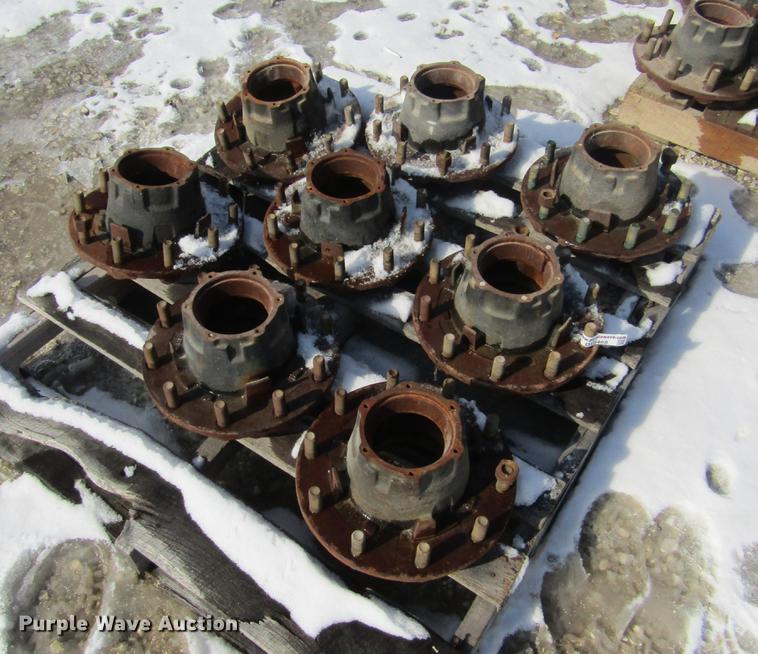 image for item DT9468 (8) Webb 2023 trailer axle hubs