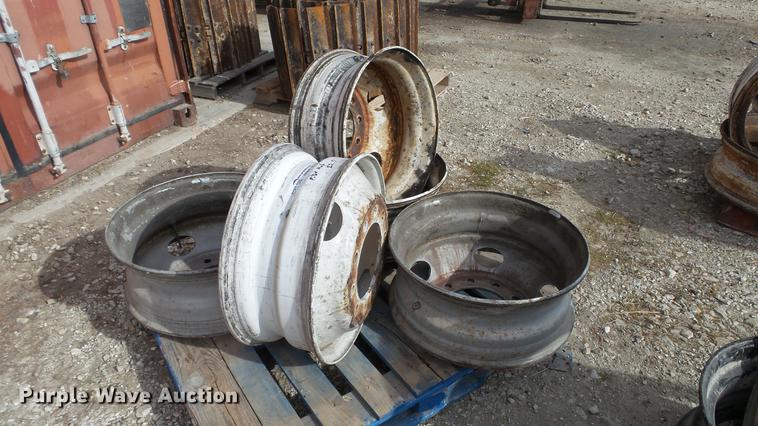 image for item DT9475 (5) 22.5" pilot hub wheels