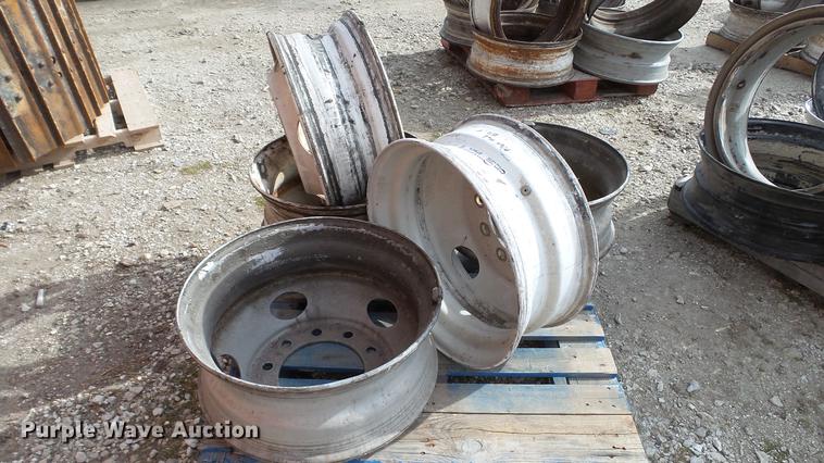 image for item DT9475 (5) 22.5" pilot hub wheels