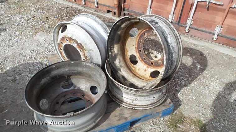 image for item DT9475 (5) 22.5" pilot hub wheels