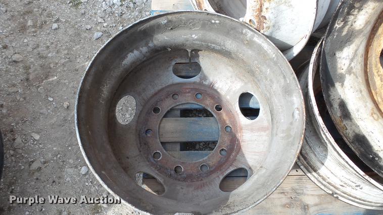 image for item DT9475 (5) 22.5" pilot hub wheels