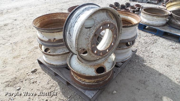 image for item DT9478 (8) 22.5" pilot hub wheels