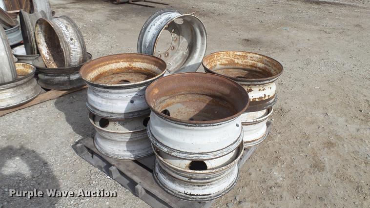 image for item DT9478 (8) 22.5" pilot hub wheels