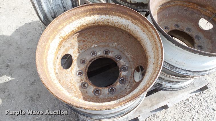 image for item DT9478 (8) 22.5" pilot hub wheels