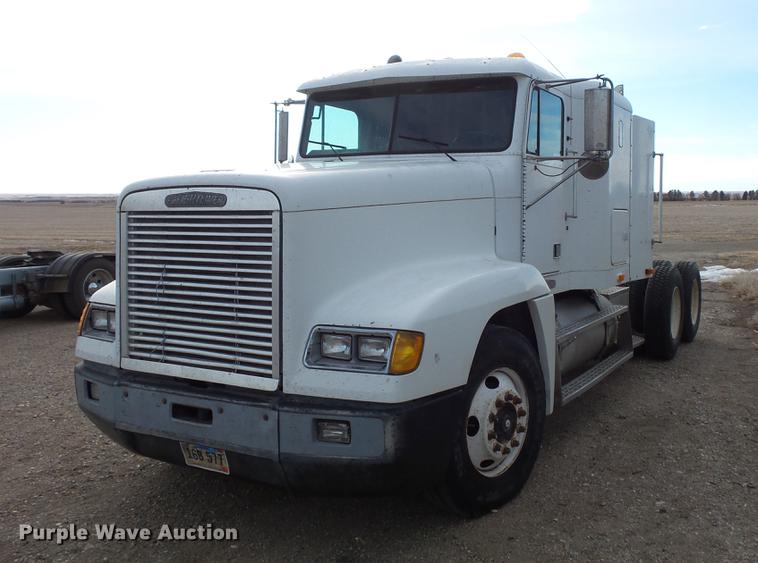 image for item EA9689 1995 Freightliner FLD semi truck