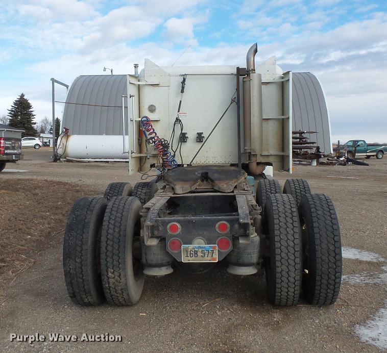 image for item EA9689 1995 Freightliner FLD semi truck