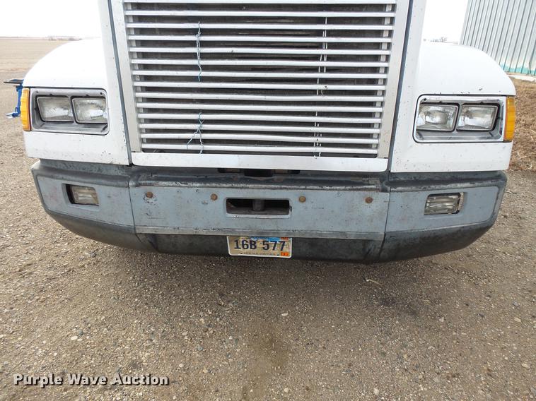 image for item EA9689 1995 Freightliner FLD semi truck