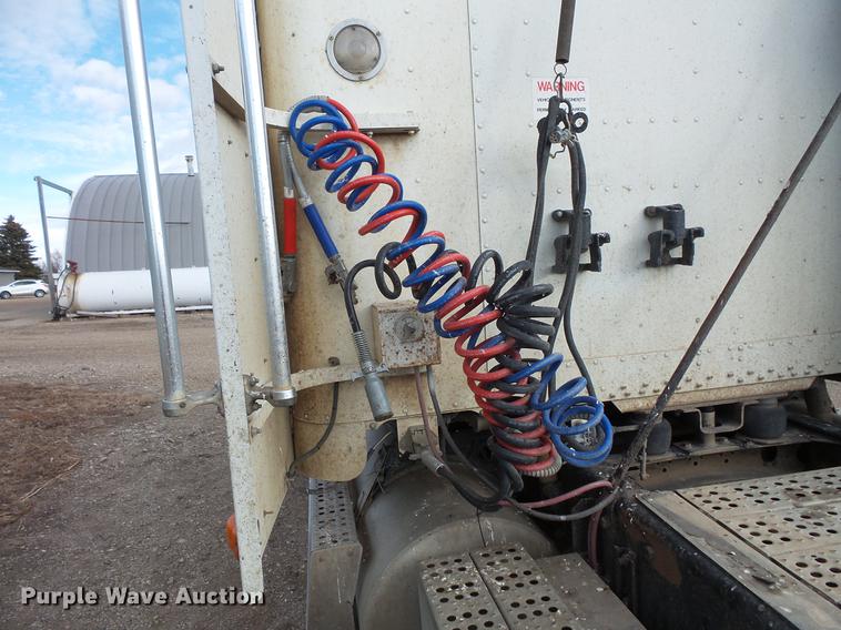 image for item EA9689 1995 Freightliner FLD semi truck