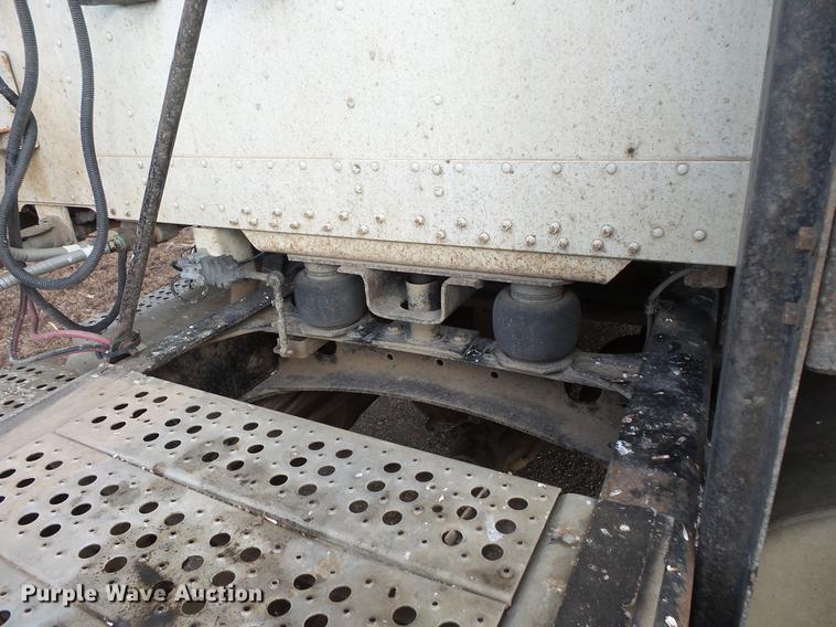 image for item EA9689 1995 Freightliner FLD semi truck