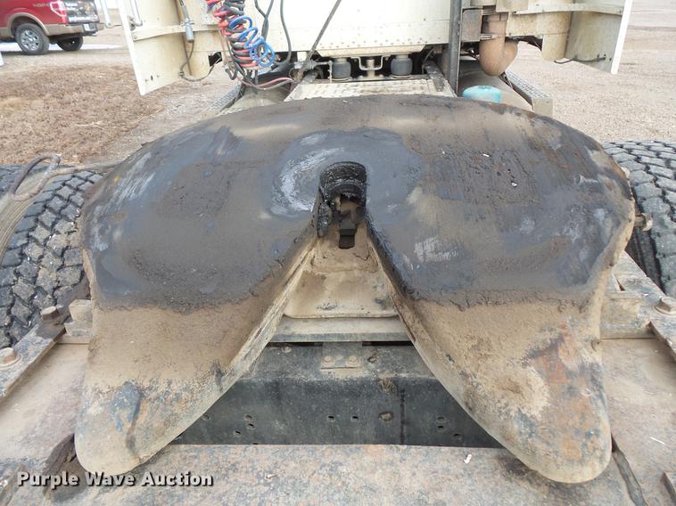 image for item EA9689 1995 Freightliner FLD semi truck