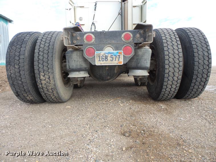 image for item EA9689 1995 Freightliner FLD semi truck