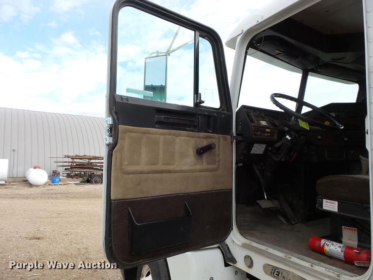 image for item EA9689 1995 Freightliner FLD semi truck