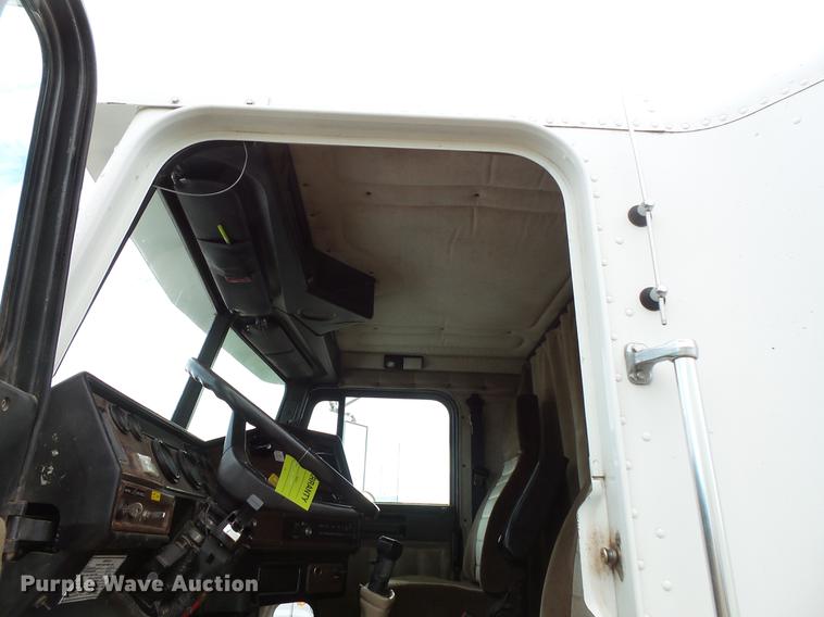 image for item EA9689 1995 Freightliner FLD semi truck