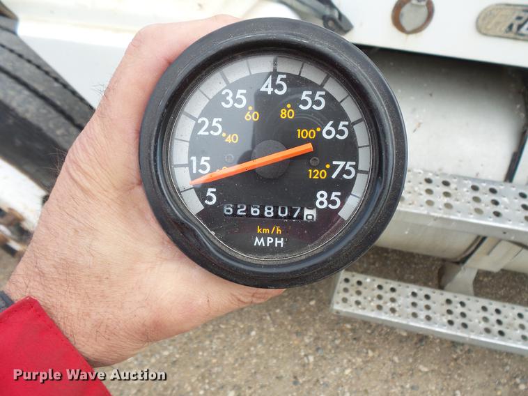 image for item EA9689 1995 Freightliner FLD semi truck