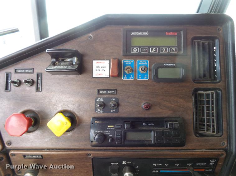 image for item EA9689 1995 Freightliner FLD semi truck