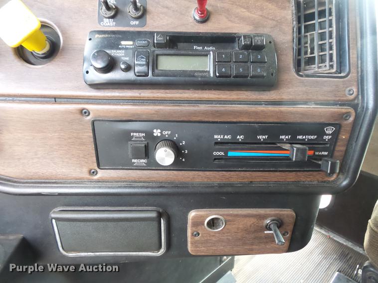 image for item EA9689 1995 Freightliner FLD semi truck