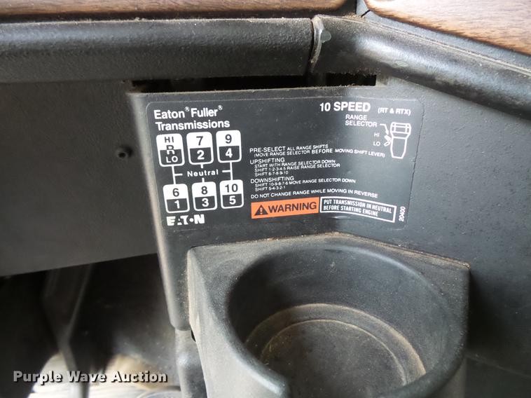 image for item EA9689 1995 Freightliner FLD semi truck