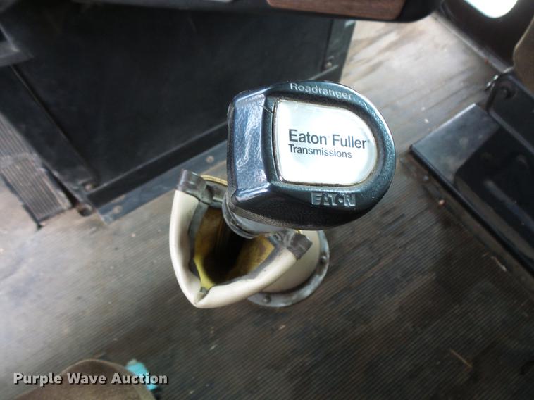 image for item EA9689 1995 Freightliner FLD semi truck