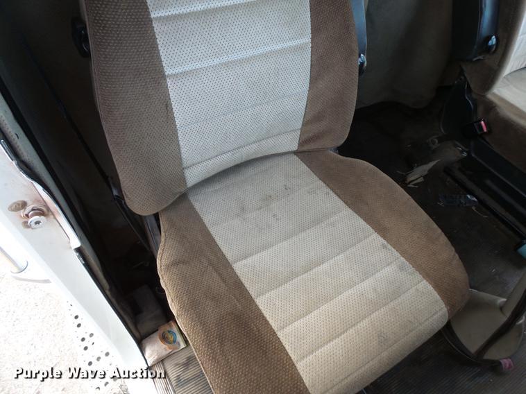 image for item EA9689 1995 Freightliner FLD semi truck